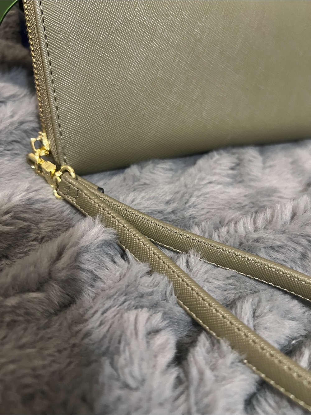 Steve Madden Green Wristlet / Wallet with Detachable Strap NWOT retail$48 - Picture 4 of 6